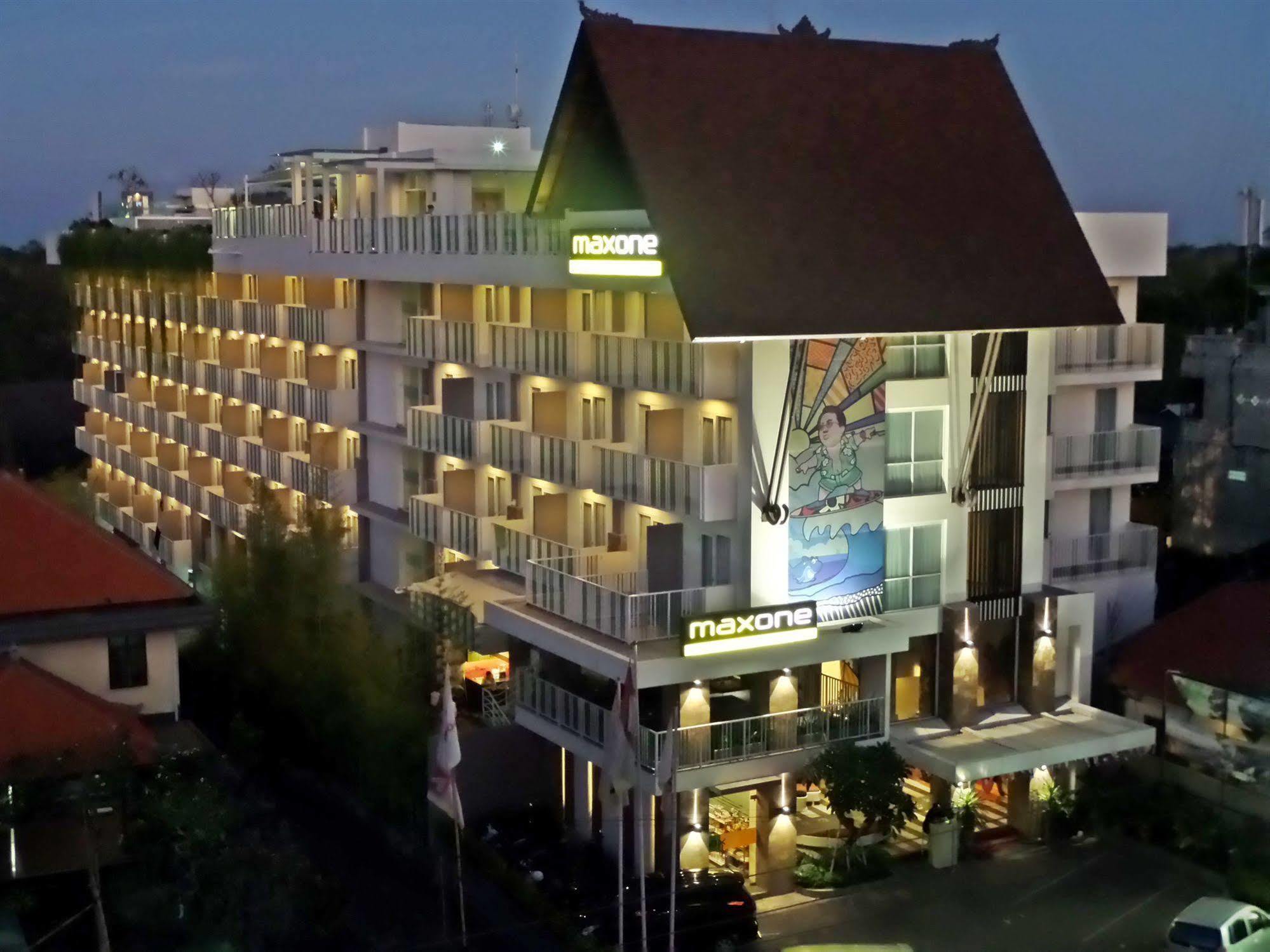 Maxonehotels At Bukit Jimbaran Exterior foto